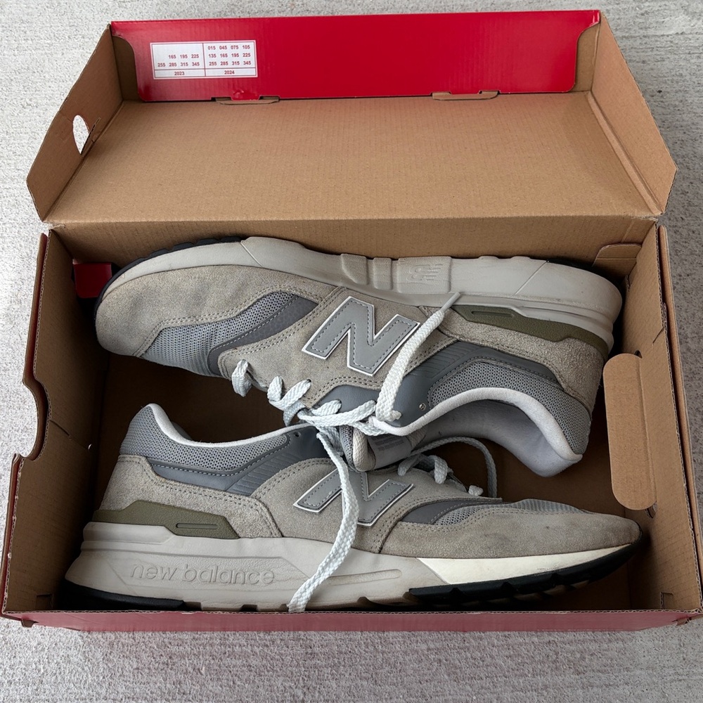 New Balance Men's Gray and White Sneakers